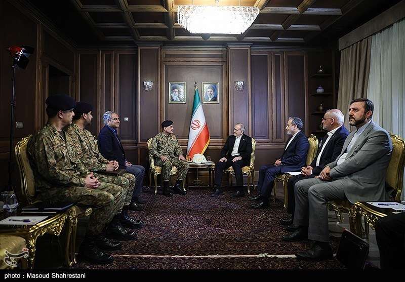 IRANinMumbai's tweet image. A short while ago, the Chief of Army Staff of #Pakistan met with President Masoud Pezeshkian.

#Iran #Ceasefire #Trump
