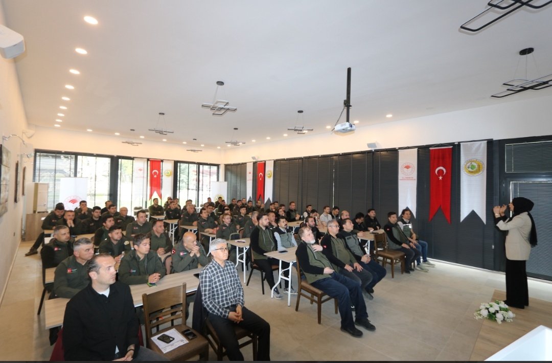 sabri_kizilkaya's tweet photo. Ormancılık faaliyetlerinin etkin, hızlı ve dijital altyapıya uygun bir şekilde yürütülmesi amacıyla 14-16 Nisan 2026 tarihinde İzmir OBM personeline"Elektronik Taşıma Belgeleri Eğitimi"düzenlendi.

Eğitmen Katibe Akgün ve eğitime katılım sağlayan arkadaşlarımıza teşekkür ediyoruz https://t.co/gHx7xhsJMS
