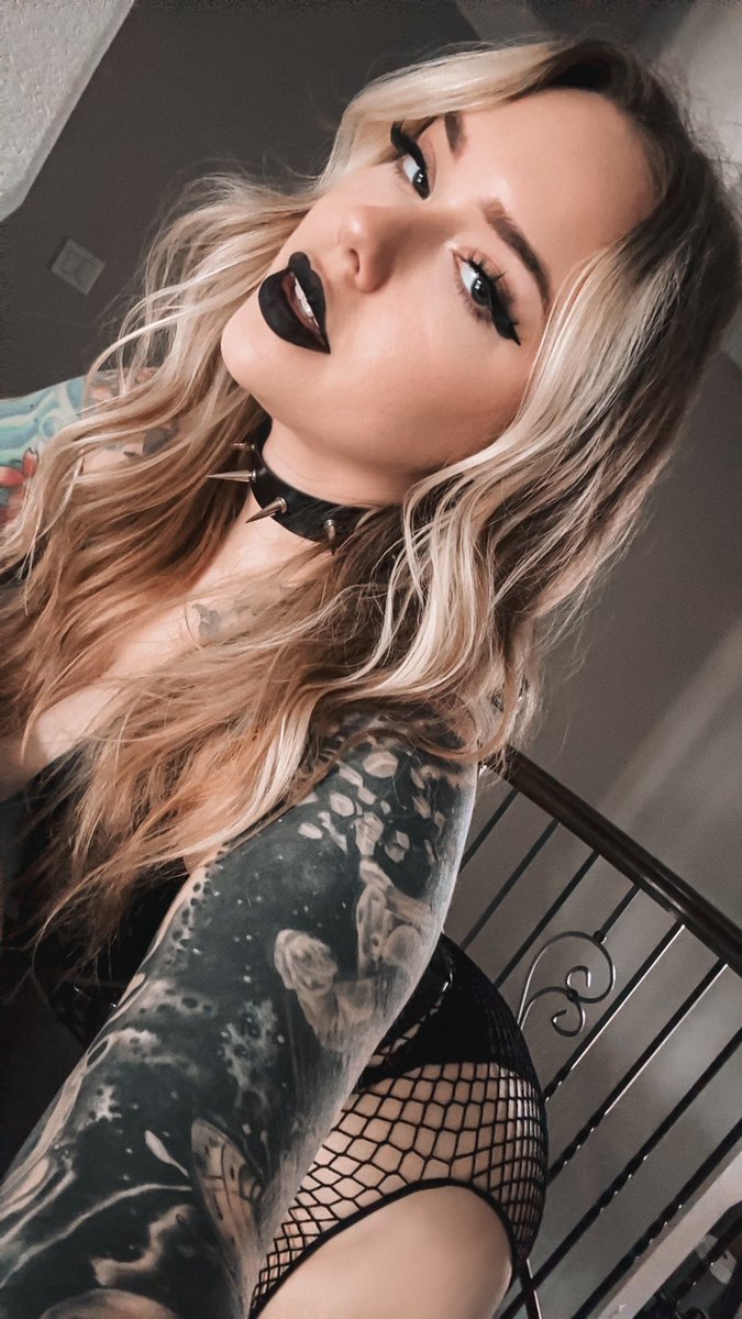 Brittany Willow 🖤 tweet media