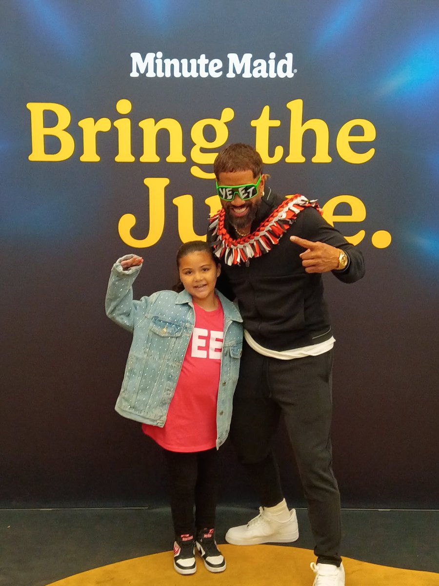 Mmcool26's tweet photo. Thank you so much for my making my daughter's day!!! #yeet #1fan  @WWEUsos https://t.co/ljyN7I37PM
