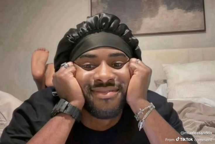 HashStashCo's tweet photo. The way I look at bae when she rolling my  🥖. 😮‍💨🔥 https://t.co/YpNFSHf3iT
