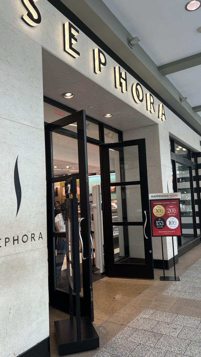 bel695337's tweet photo. Aprovechando el 20% de descuento de mi hija💖
#Sephora https://t.co/kGOlhEHlDf