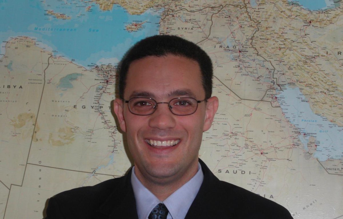 BuraStar23's tweet photo. كجزء من الدراسة و البحث الاجتماعي ، قام بروفيسور من أحد جامعات ولاية تينيسي في أمريكا يدعى 'شون فولي' بعرض حلقة سباق المريخ من مسلسل [ الخلاط+ ] للطلاب في محاضرة عن علوم الفضاء و تاريخها.

حيث أبدى شون حماسه عند معرفته بصدور المسلسل على نتفليكس و حلقة 'سباق المريخ' بشكل خاص لوحدة دراسية عن كوكب المريخ في المادة التي يقوم بتدريسها.