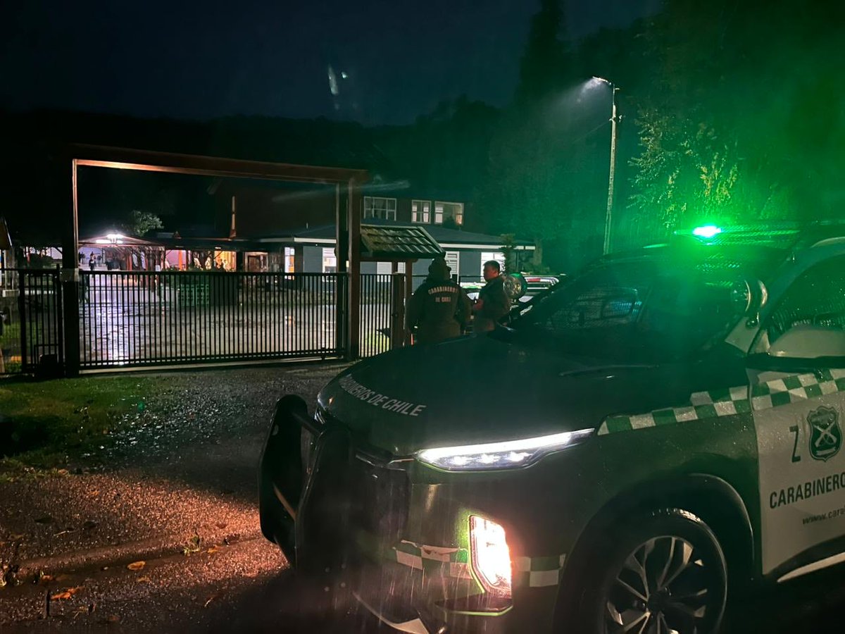 InformaAlMinuto's tweet photo. 🔴Panguipulli | Por amenazas simples, Carabineros detuvo esta semana a un adolescente, alumno del Liceo People Help People, que por cámaras de seguridad fue identificado como el autor de amenazas contra comunidad educativa

#LosRios #ValdiviaCL https://t.co/YZYdzBKM2s