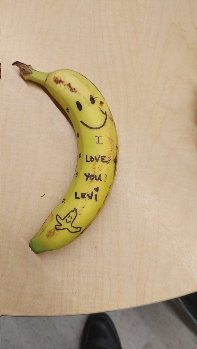 J4Ystewart's tweet image. While I was on lunch duty yesterday, I couldn't help but notice a parent's note to their child! 😊❤️
#parents #students #school #lovenotes