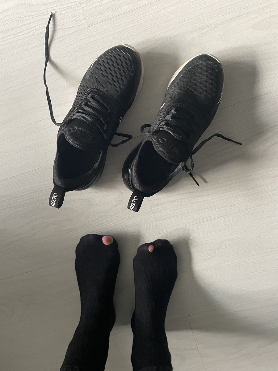 devereux1655's tweet image. I walked that fast I put holes in my toes 🤣🤣 I promise there were no holes when I put them on - what’s that about? 💁🏻‍♀️💁🏻‍♀️🤣 #walking #fast