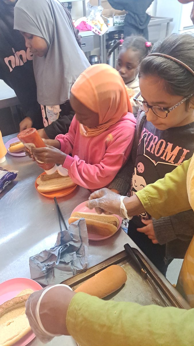 steps4change's tweet photo. Cooking with the kids was full of laughter, learning, and a whole lot of fun 
From little hands to big smiles, moments like this are what community is all about.
#Steps4Change #CommunityFun #CookingTogether #YouthEngagement #StrongerTogether https://t.co/tC8kiHN5Hb