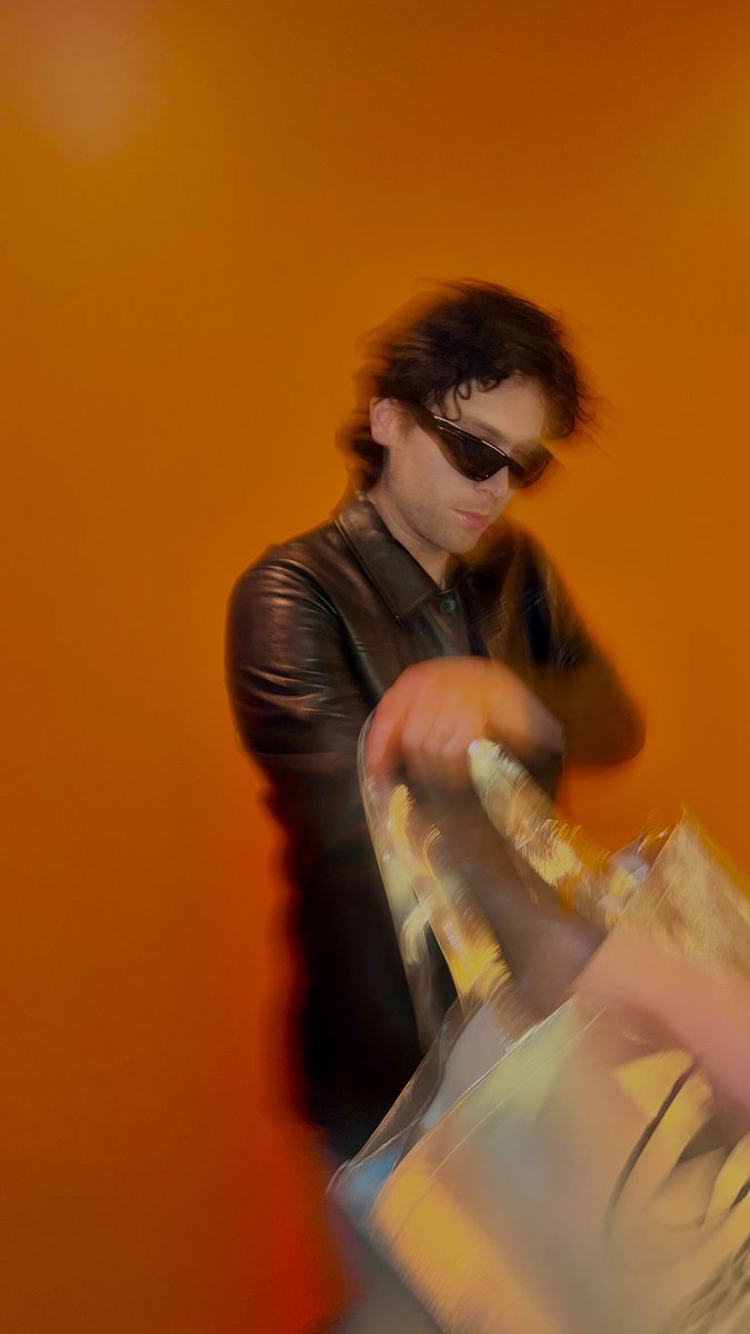 5SOSUpdES's tweet image. ◜📸◞ #INSTAGRAM — La historia de la gorra se repite 😀 #5SecondsofSummer compartió dos fotos de #LukeHemmings 💙

Las tote bags fueron idea mía, y si no se agotan… se van.

🔗: instagram.com/stories/5sos/3…

#EASOslo #OsloIsAStar #EASTour
#EveryonesAStarWorldTour