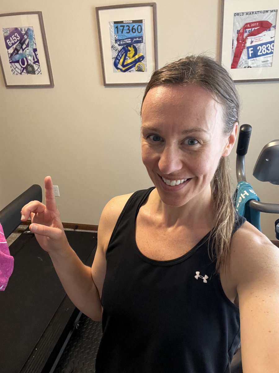 LindsayIRL's tweet image. After 1 1/2 years in my “new” house, I finally put up some inspo in my gym. A few of my fave races to help perk up the space!

What’s on your gym walls?

#marathontraining #homegym #workout #wellness #fitness #exercise #healthyhabits #inspire #weightlifting #running