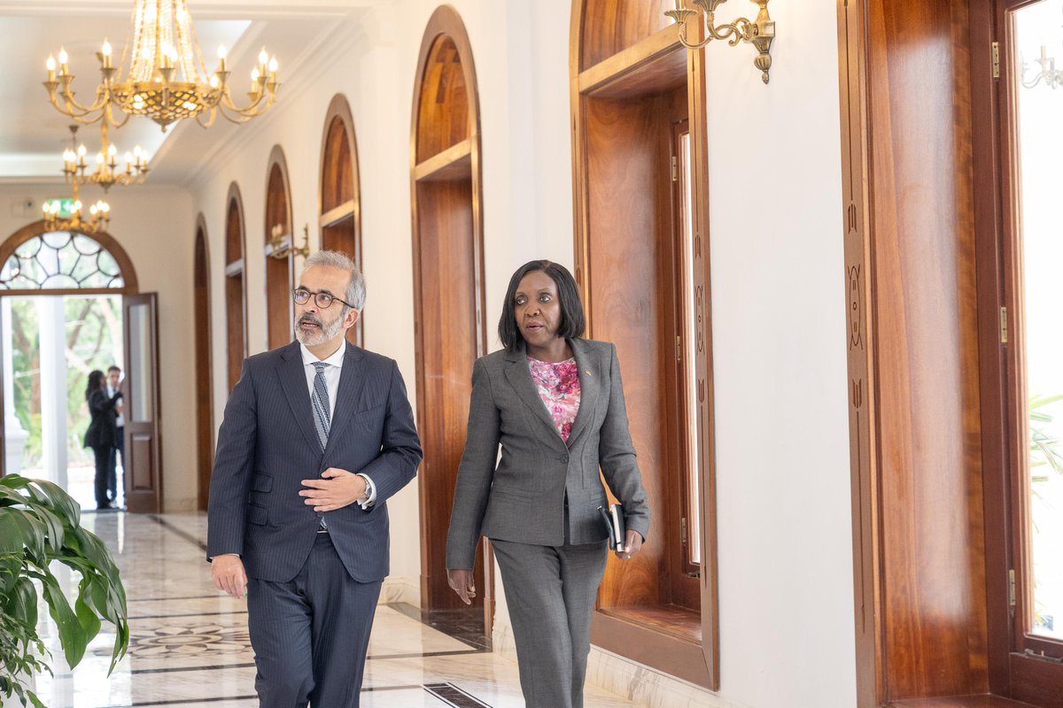 betty_cherwon's tweet photo. Honoured to accompany Portugal’s Foreign Minister H.E. Paulo Rangel to State House for his call on H.E. President @WilliamsRuto, delivering a letter from President Antonio José Seguro. #KenyaPortugal 
#DiplomacyInActionKE https://t.co/IlxrerLdOI