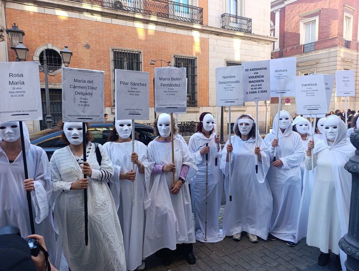 NuriaCSopena's tweet photo. Cada mujer asesinada.
Cada menor víctima de violencia vicaría es un fallo del sistema y de la sociedad.

Es un "sigue matando y maltratando" que seguirá sin pasar nada.

1 mujer asesinada cada 4 días no es importante. Ese es el calendario al q nos somete la violencia machista. https://t.co/2P1hhJmvjl