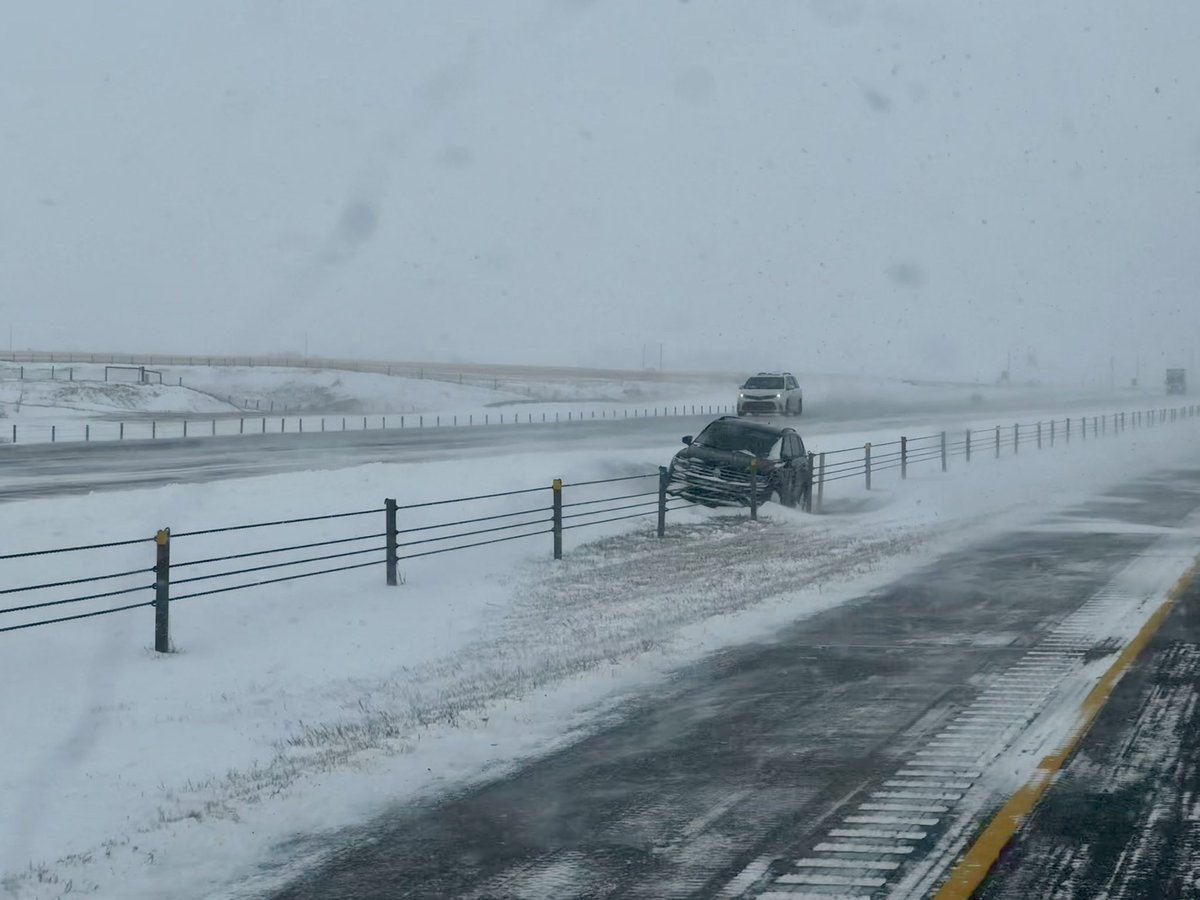 MitchellGrafWX's tweet photo. Quite the drive from Calgary too Red Deer luckily the QE2 has been plowed recently but still some slippery conditions drive safe and give everyone lots of space.  #abstorm https://t.co/5B70mZAQeh