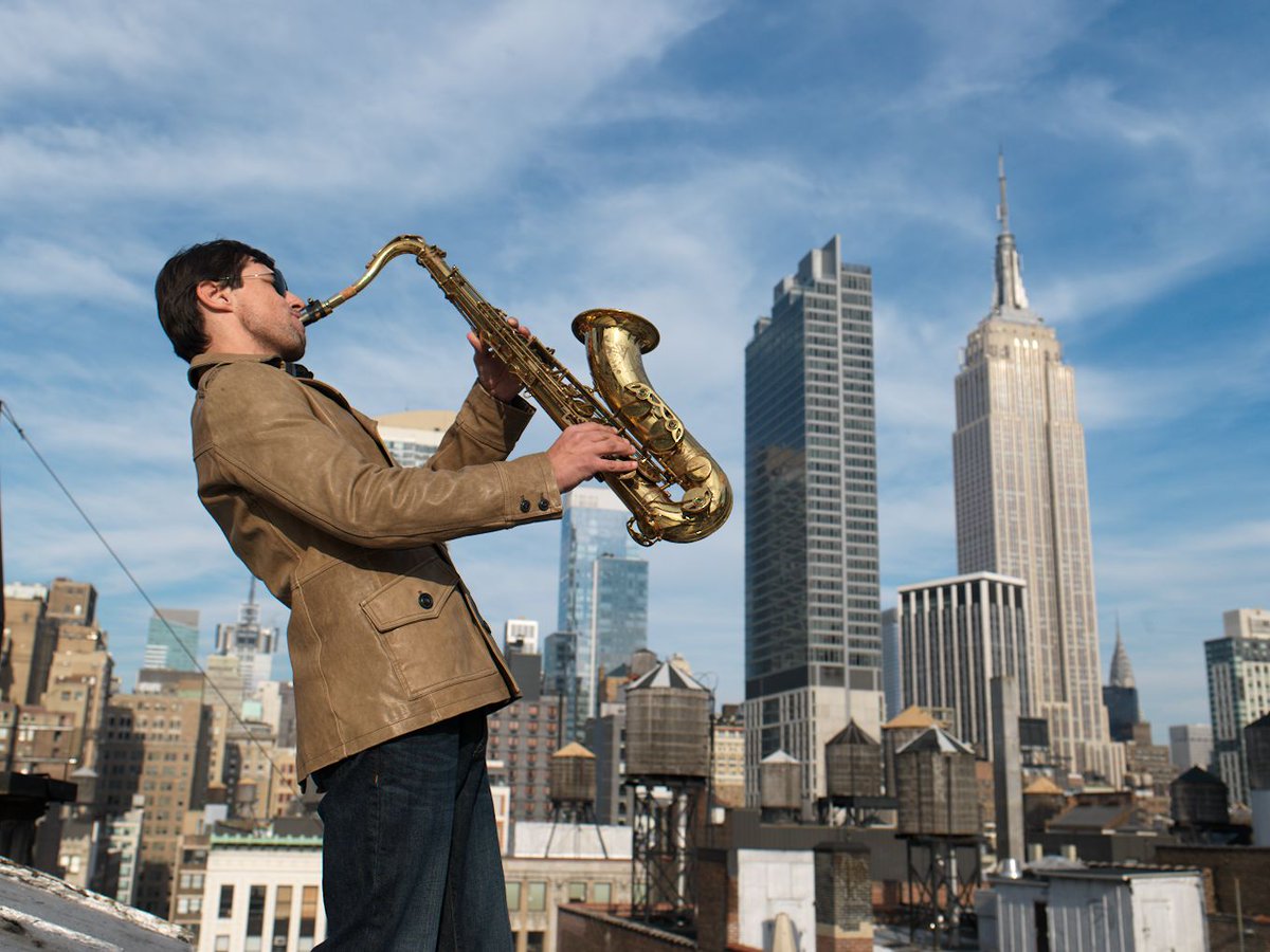 jorgemalinowski's tweet photo. Sky in blue...@jorgemalinowski #jorgemalinowski #saxophone #smoothjazz #newyorkcity #bigapple #music #skyinblue https://t.co/wGe8yfnSMz