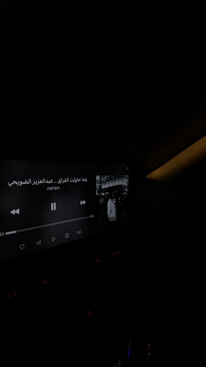 q_5za's tweet photo. كنت اكابر لين ما مر الحنين
وانتصف ليلي .. وليل الاسئلة

كل ما يحدث بهالليل الحزين
لا يمتّ لـ كبريائي بـ اي صلة..! https://t.co/Qae59U0xvW