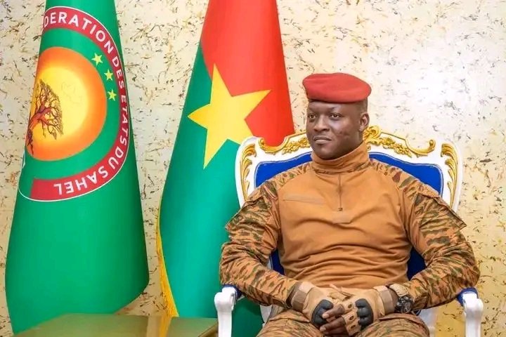 InnocentMambo5's tweet photo. #Afrique : au Burkina Faso, Ibrahim Traoré dissout les ONG après avoir supprimé les partis politiques https://t.co/XyTOc6CWcf