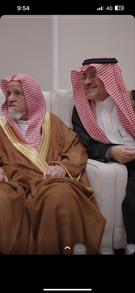 B71999's tweet photo. هذا ابو عزيز مسمار صح ؟ https://t.co/d2ncPgSJlk