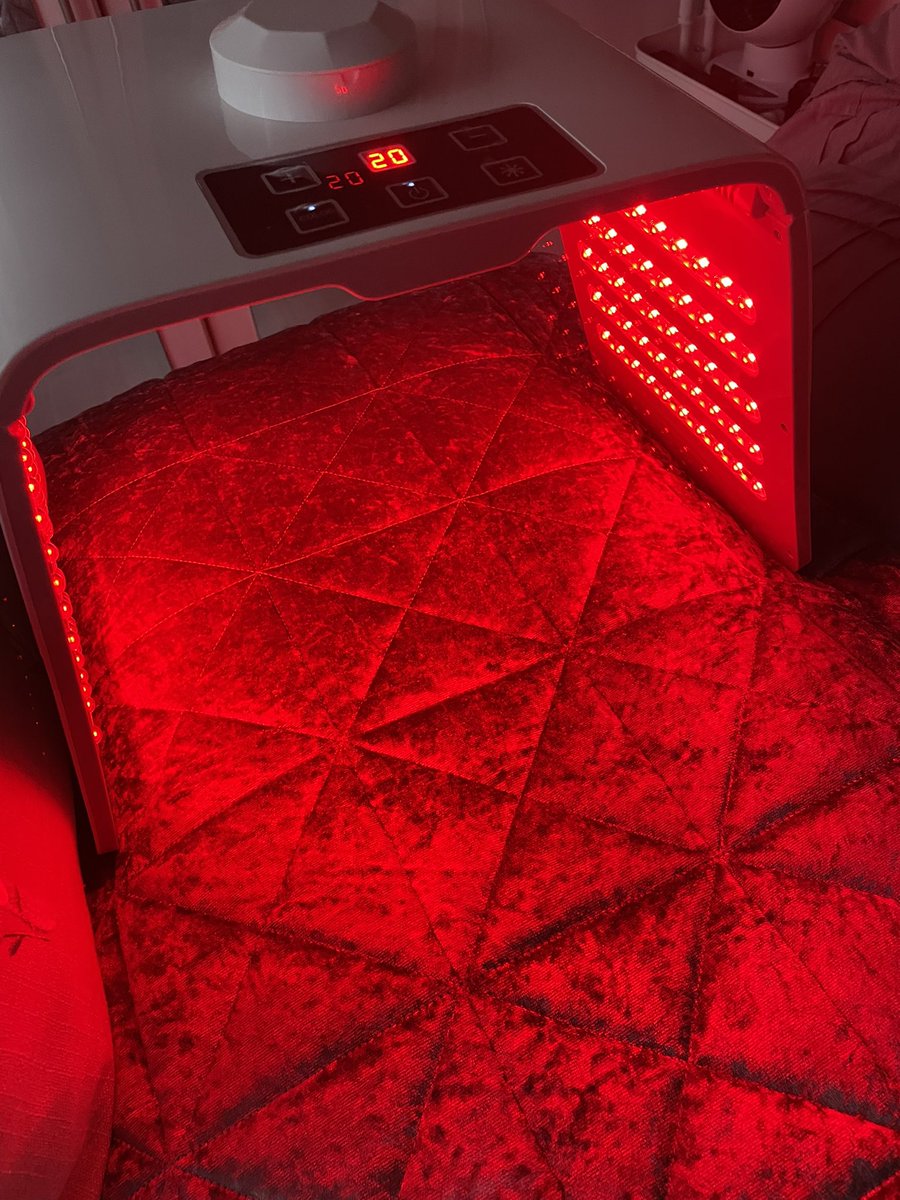 devereux1655's tweet image. Little bit of light therapy followed by a mini mid week dinner #therapy #meditation #dinner #crockery