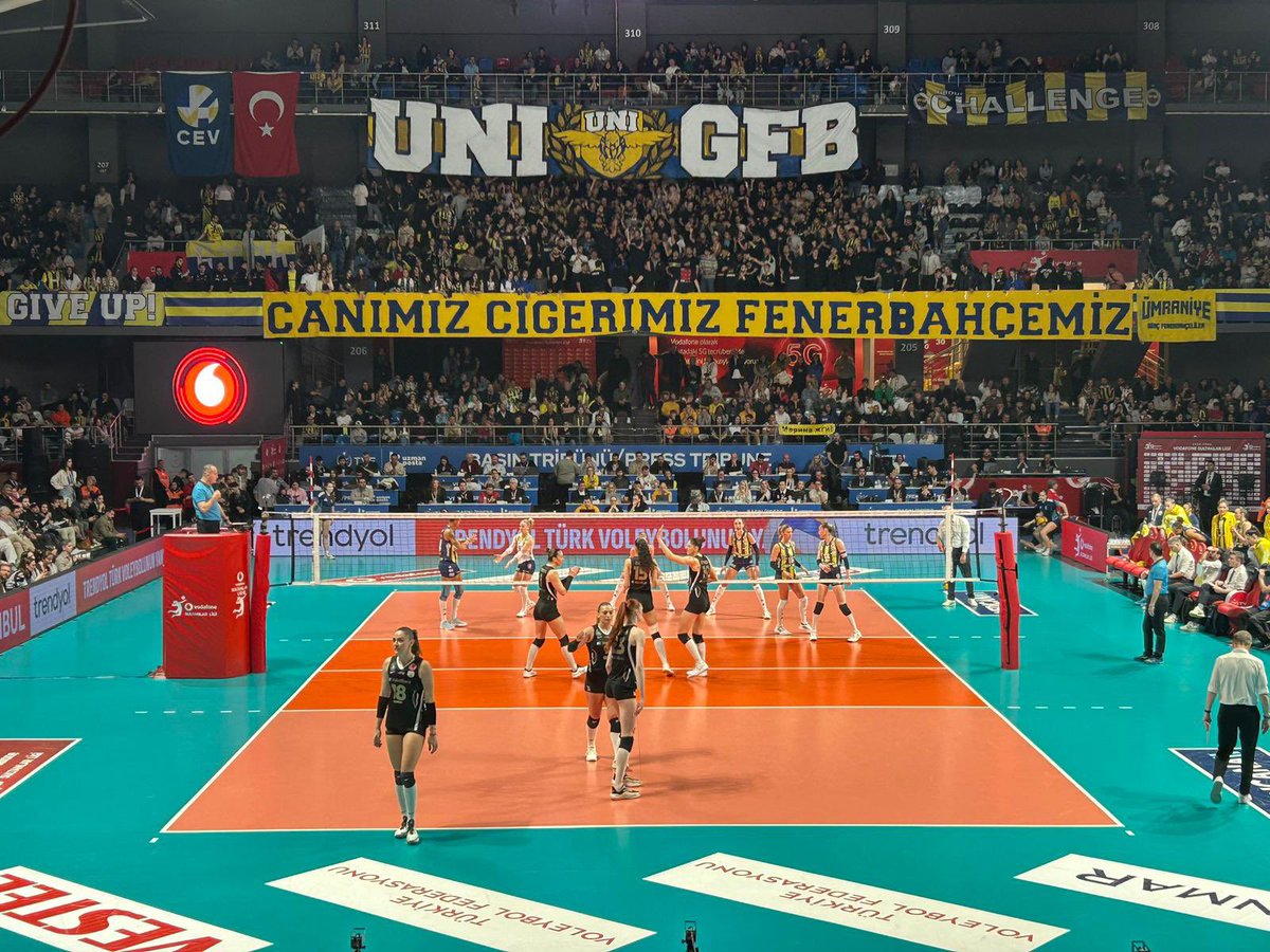 CANIMIZ CİĞERİMİZ FENERBAHÇEMİZ!

Fenerbahçe Kadın Voleybol Takımımızı, Vakıfbank karşılaşmasında yalnız bırakmadık.

#UNIGFB