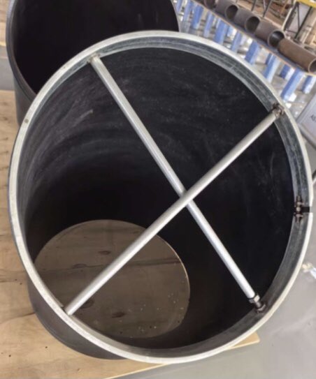 STEELSUPPLYFC's tweet image. Line Pipe ERW / SAW / SAWH
For the pipe with big outer diameter and thin thickness, we install steel protective caps and internal steel support frames on the pipe ends.
Services.

#linepipe #erw #saw #sawh #welded