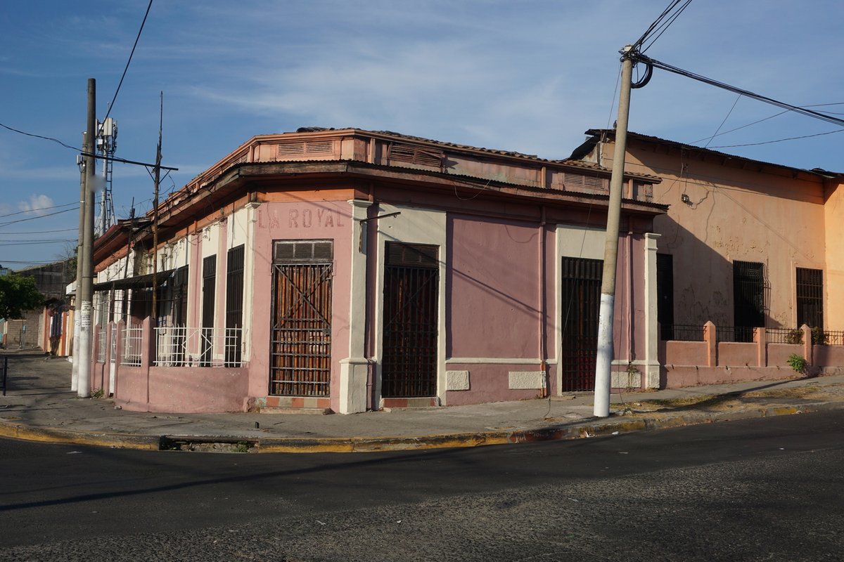 roquemocan's tweet image. La Royal. La casa donde vivió Roque Dalton. Cerca de San Miguelito  y Calle 5. Noviembre. #SonyA6000 #1650mmKitLens