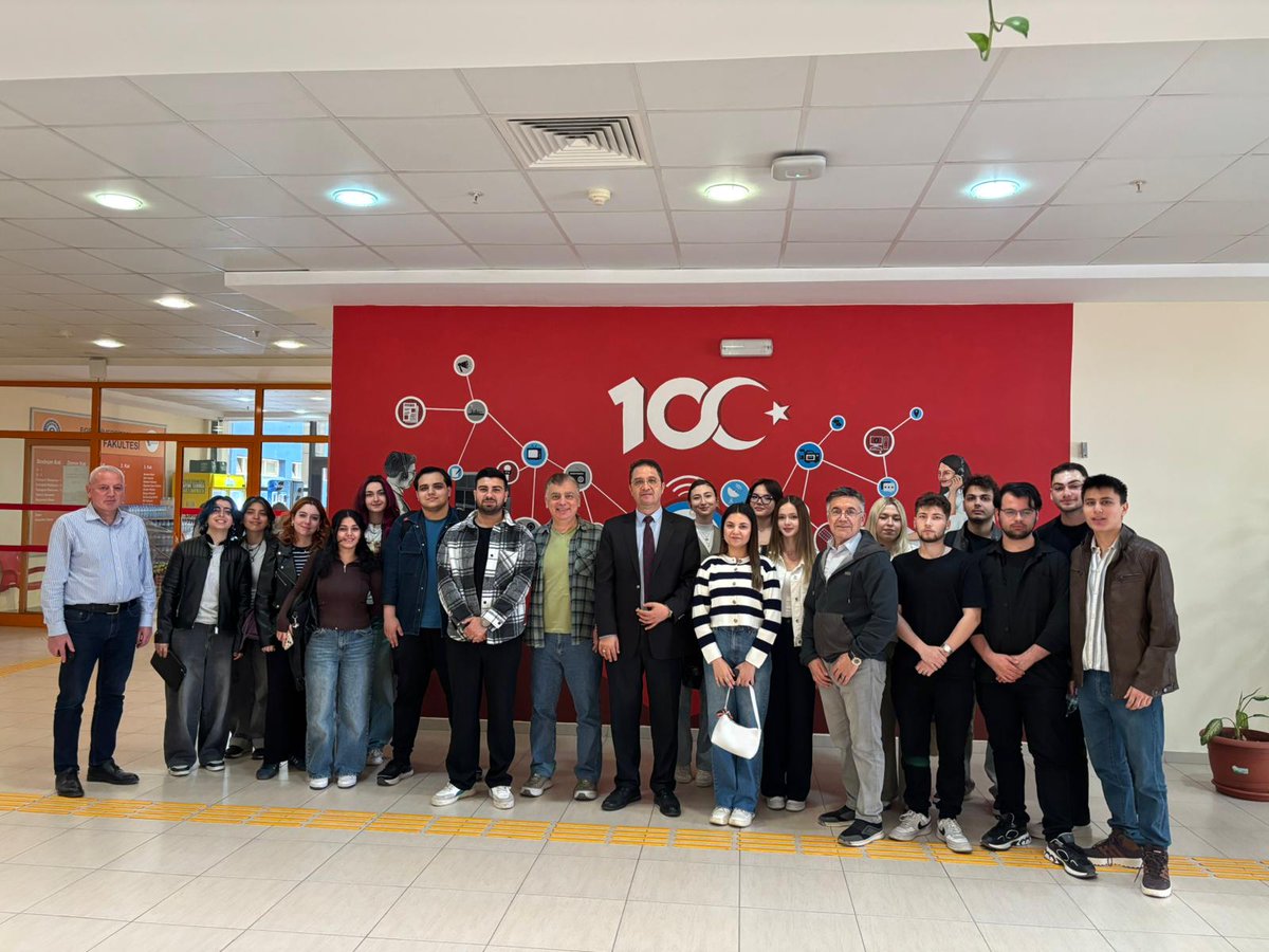 Ege Üniversitesi İletişim Fakültesi Dekanı Prof.Dr. Bilgehan Gültekin hocam bizi genç  iletişimcilerle buluşturdu. 

Basın İlan Kurumu Genel Müdürlüğümüzün yeni dönem vizyonu doğrultusunda gençleri önemsiyor, onların merkezinde yer aldığı projeleri hayata geçirmeyi hedefliyoruz.