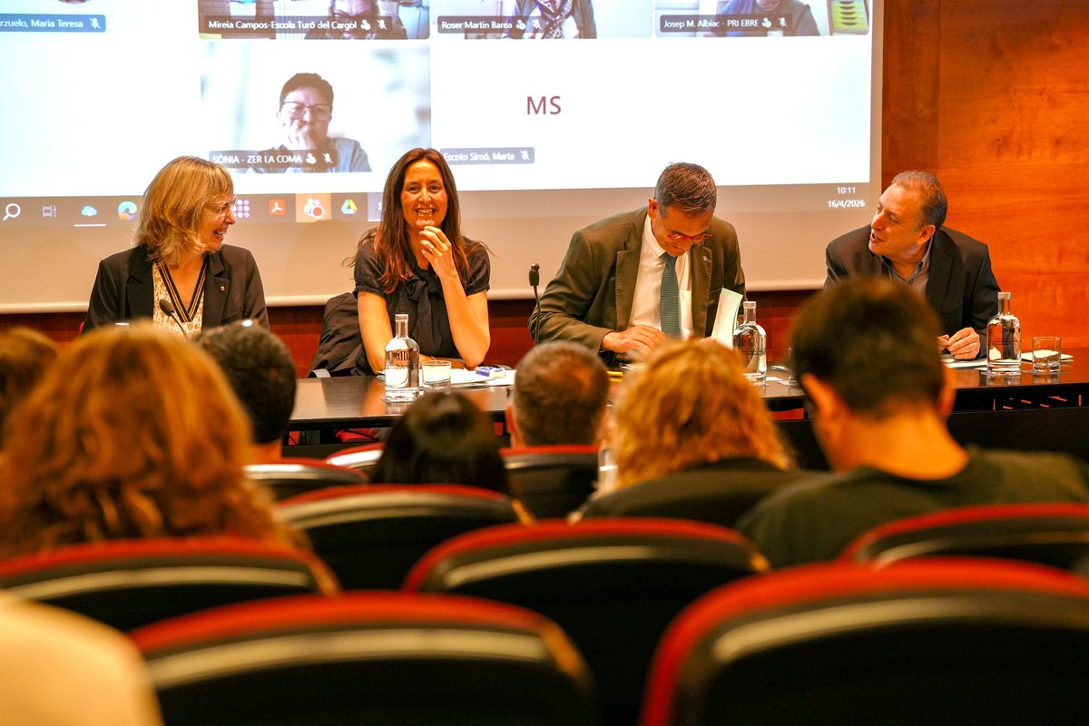 eniubo's tweet photo. Els directors i directores dels centres educatius són els responsables de garantir el seu bon funcionament, i els vull agrair especialment l’espai de treball i reflexió que hem compartit avui. Esperem poder intensificar-lo les properes setmanes.

Seguim escoltant la comunitat educativa per afrontar conjuntament els reptes i enfortir el nostre sistema educatiu.