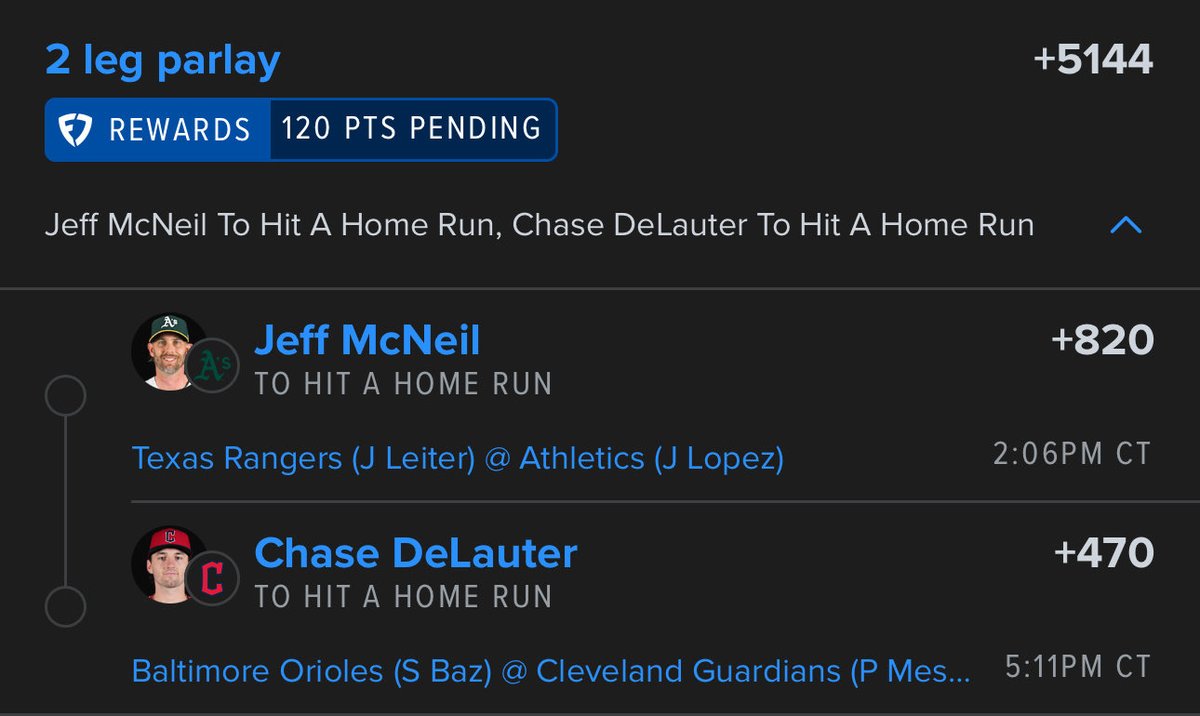 Highlight tweet media