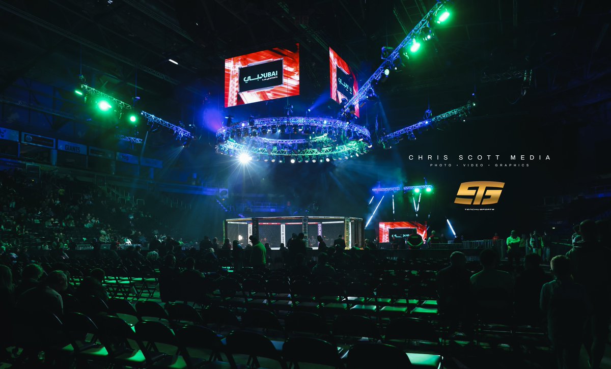 TenchuSports's tweet image. The SSE Arena filling up ahead of a massive @PFLEurope fight night in Belfast. 

📷 © @ChrisScottPics • @TenchuSports 

#PFLBelfast #PFL #IrishMMA