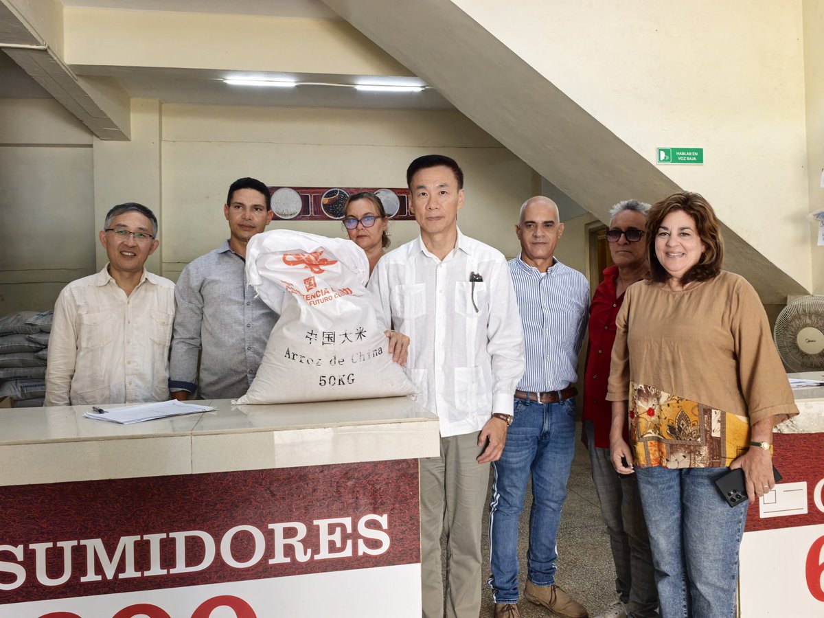 EmbHuaXin's tweet image. Hoy visité un centro de distribución de alimentos en La Habana que distribuye arroz donado por #China. Cada grano de arroz lleva consigo el más sincero afecto solidario del pueblo chino hacia el pueblo cubano.
@CubaMINREX @MINCEX_CUBA @MincinCuba @Deb_invexCuba