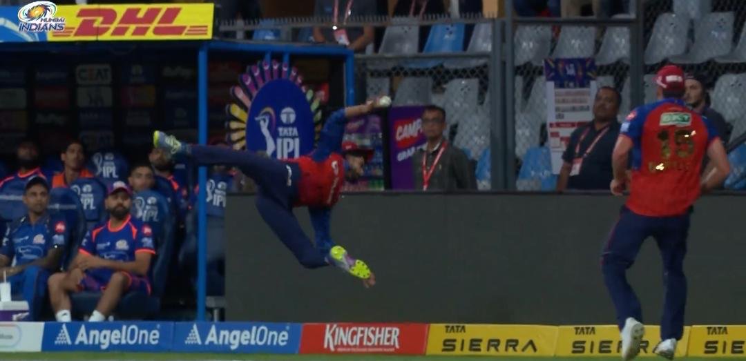 krtgrphr's tweet image. Amazing catch by Shreyas Iyer in the #MIvsPBKS #IPL game today, but it was basically #sameguy with the Isle of Man flag