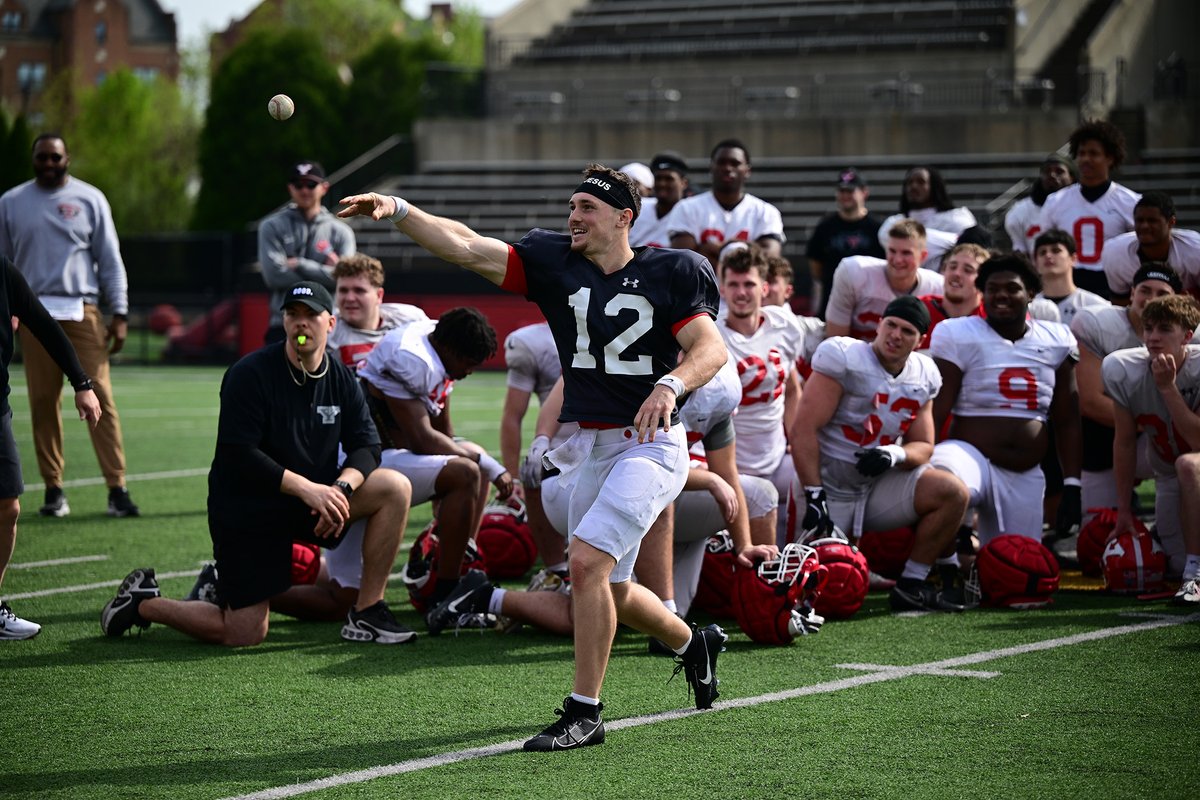 ysufootball's tweet photo. BEAU KNOWS ⚾

Best of luck to QB Beau Brungard as he throws out tonight's first pitch prior to the @CleGuardians game against Baltimore!

#GoGuins https://t.co/XcPoEw5tYn