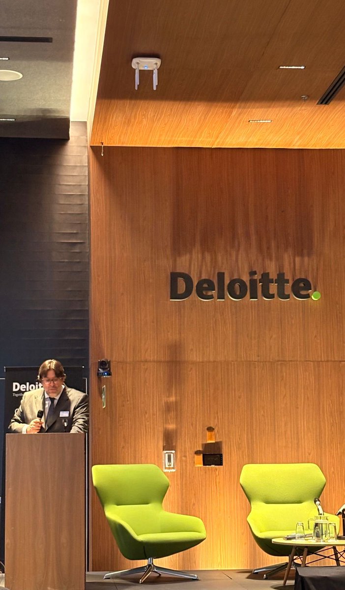 ConsAbogaciaMEX's tweet photo. Hoy participó @ArturoPueblita presidente de nuestro Consejo, en la reunión del #CCLOclub de la Firma @DeloitteMX frente a directores de compliance y jurídicos de varias de las empresas más importantes que operan en México, con el tema “Estado de Derecho y Reforma Judicial”. https://t.co/JlVmS26a8M