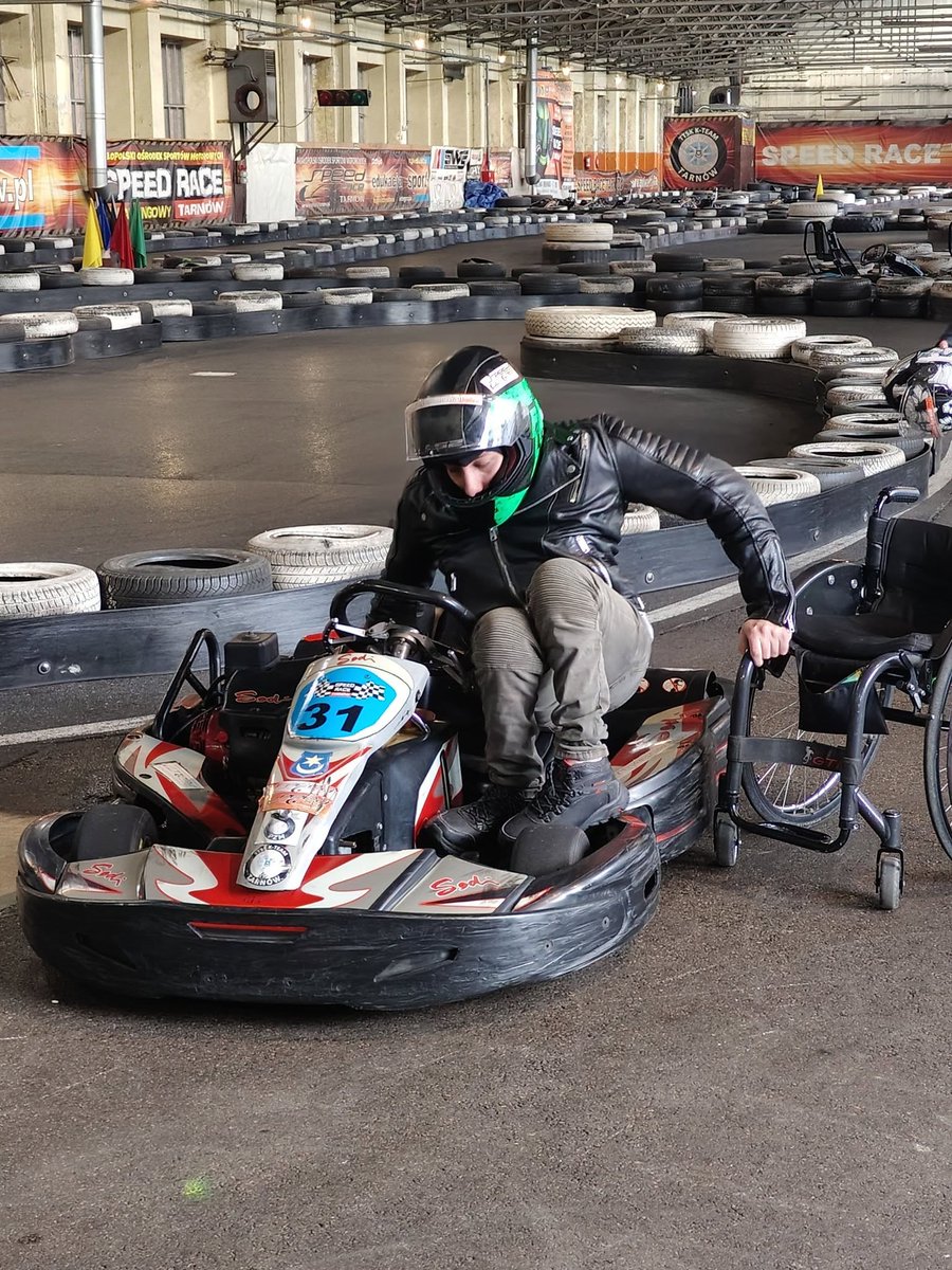 SpeedRaceTarnow's tweet photo. Sport kartingowy dla osób niepełnosprawnych ruchowo dostępny na torze Speed Race w Tarnowie!
#gokarty #Tarnów #motorsport #gokartytarnów #przezzabawedobezpieczeństwa #speedrace #kartingtarnow #karting #gokartytarnow #sekcjakartingowa #pierwszykrokwkartingu #bezpieczeństwa https://t.co/YKG5jncYYP