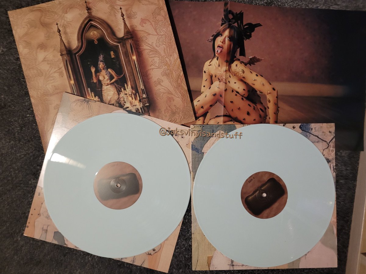 Jaksvinyls's tweet image. My Final #hades vinyl unboxing post. AS I now officially have all 15(16 if you include signed) hades vinyls!!!!! I'm am so happy, special thanks to JMrecords in Exeter for helping me finish my collection!!!
#vinyl #hadestracklist #melaniemartinez #jmrecords