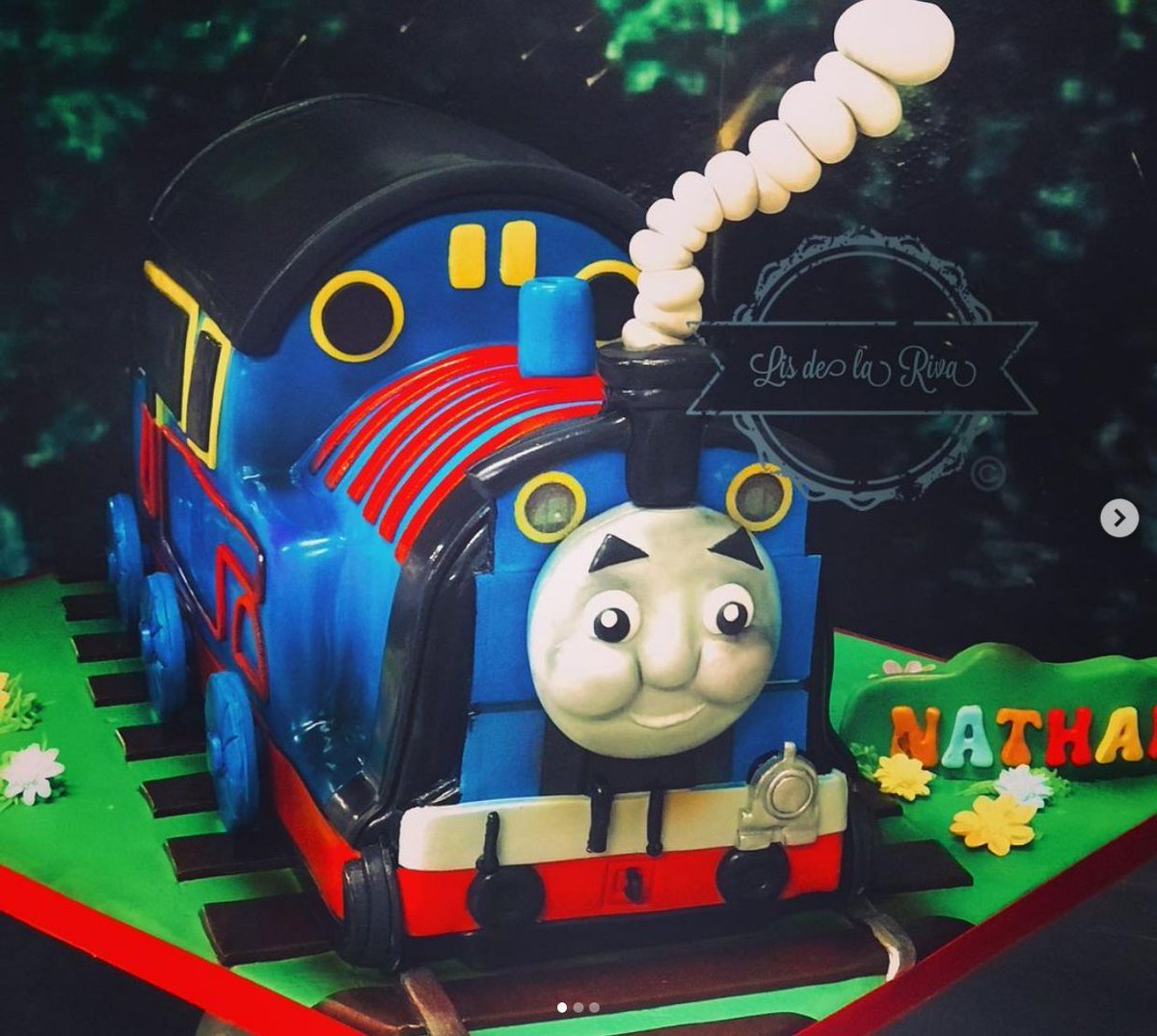 Thomas Cake Bot tweet media