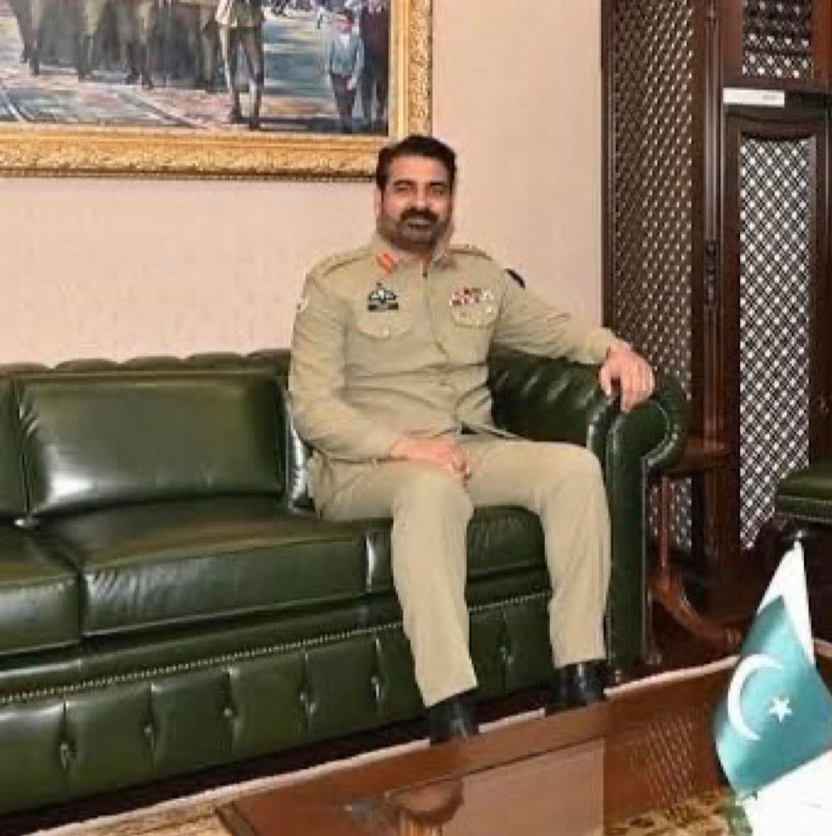 Jan_Achakzai's tweet image. #DGMO, Maj Gen Kashif Abdullah,  has served widely including Balochistan as GOC, is operationally agile.

 He is chief architect of #FieldMarshal’s vision on  grey economy,  one doc regime &amp;amp; enforcing a hard‑state policy. You can not  miss his presence in #Tehran—it’s striking.