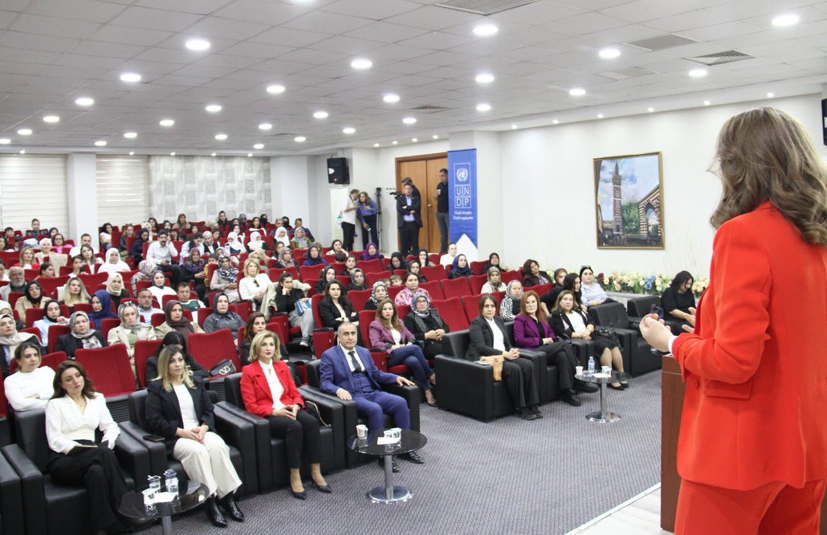 dogunkad's tweet photo. Dernek Başkanımız Özlem KÜLAHCİ TANAMAN ,TOBB Diyarbakır KGK ev sahipliğinde, GAP Bölge Kalkınma İdaresi Başkanlığı ve UNDP paydaşlığında;
kırsalda üretimin içindeki kadınlar için güçlenme ve sürdürülebilir kalkınma eğitimine  katıldı.. https://t.co/oEUMaYm3hW