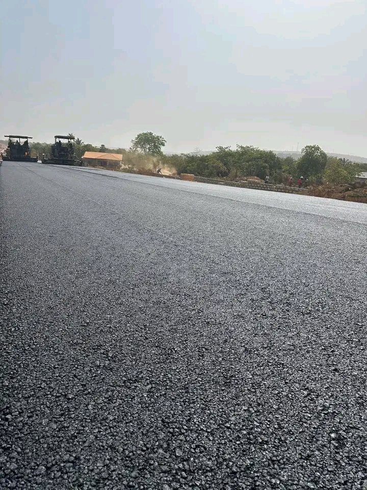 daye_med's tweet image. 🇬🇳#Simandou2040 #Program: Comme promis par le chef de l'État S.E.M le général MAMADI DOUMBOUYA @presi_doumbouya , de construire des 15000km de routes et ponts et , des rails sur les 15 prochaines années déjà en cours et d'autres déjà terminé dans l'ensemble du territoire national