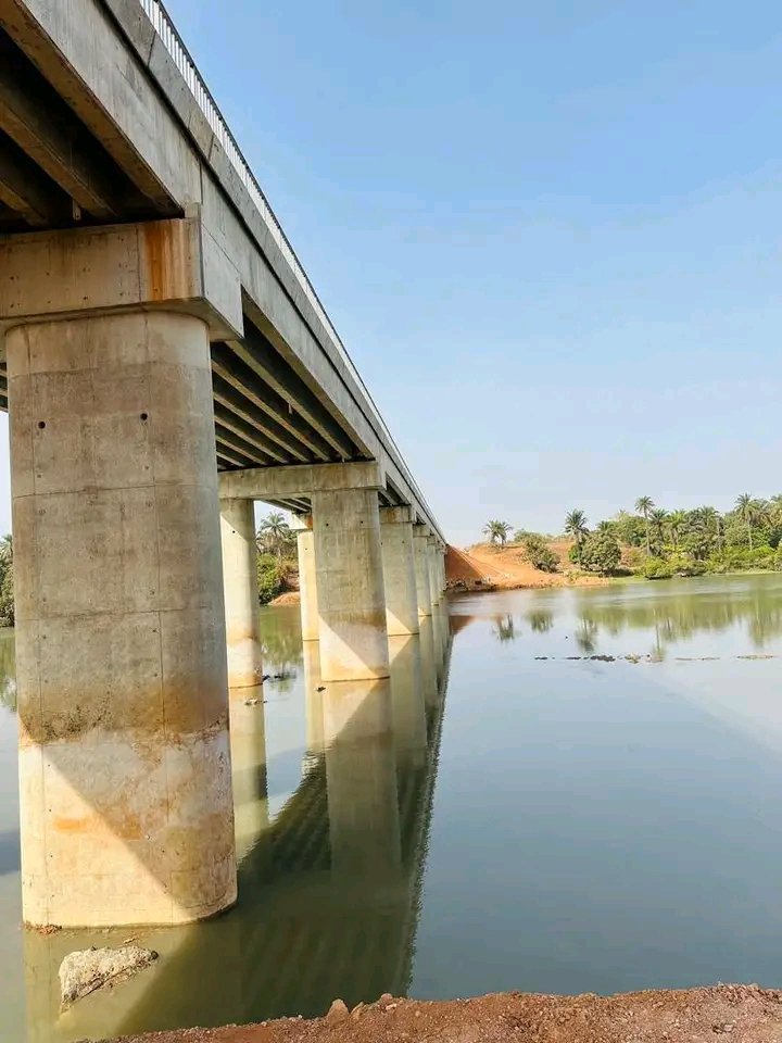 daye_med's tweet image. 🇬🇳#Simandou2040 #Program: Comme promis par le chef de l'État S.E.M le général MAMADI DOUMBOUYA @presi_doumbouya , de construire des 15000km de routes et ponts et , des rails sur les 15 prochaines années déjà en cours et d'autres déjà terminé dans l'ensemble du territoire national