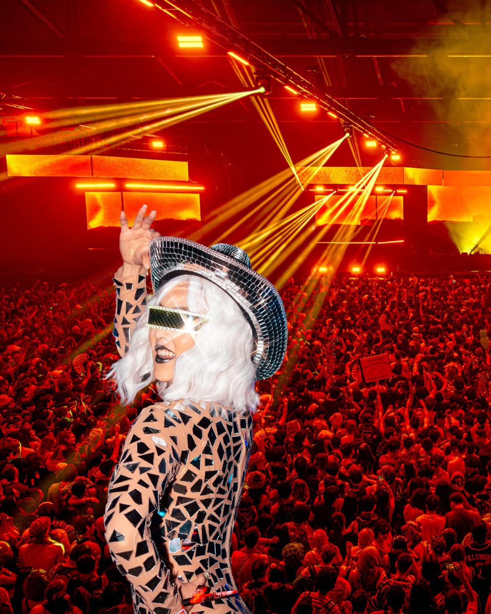 LightsAllNight's tweet photo. caught somewhere between the lasers and the memories ✨ https://t.co/O1vUQIYxbp