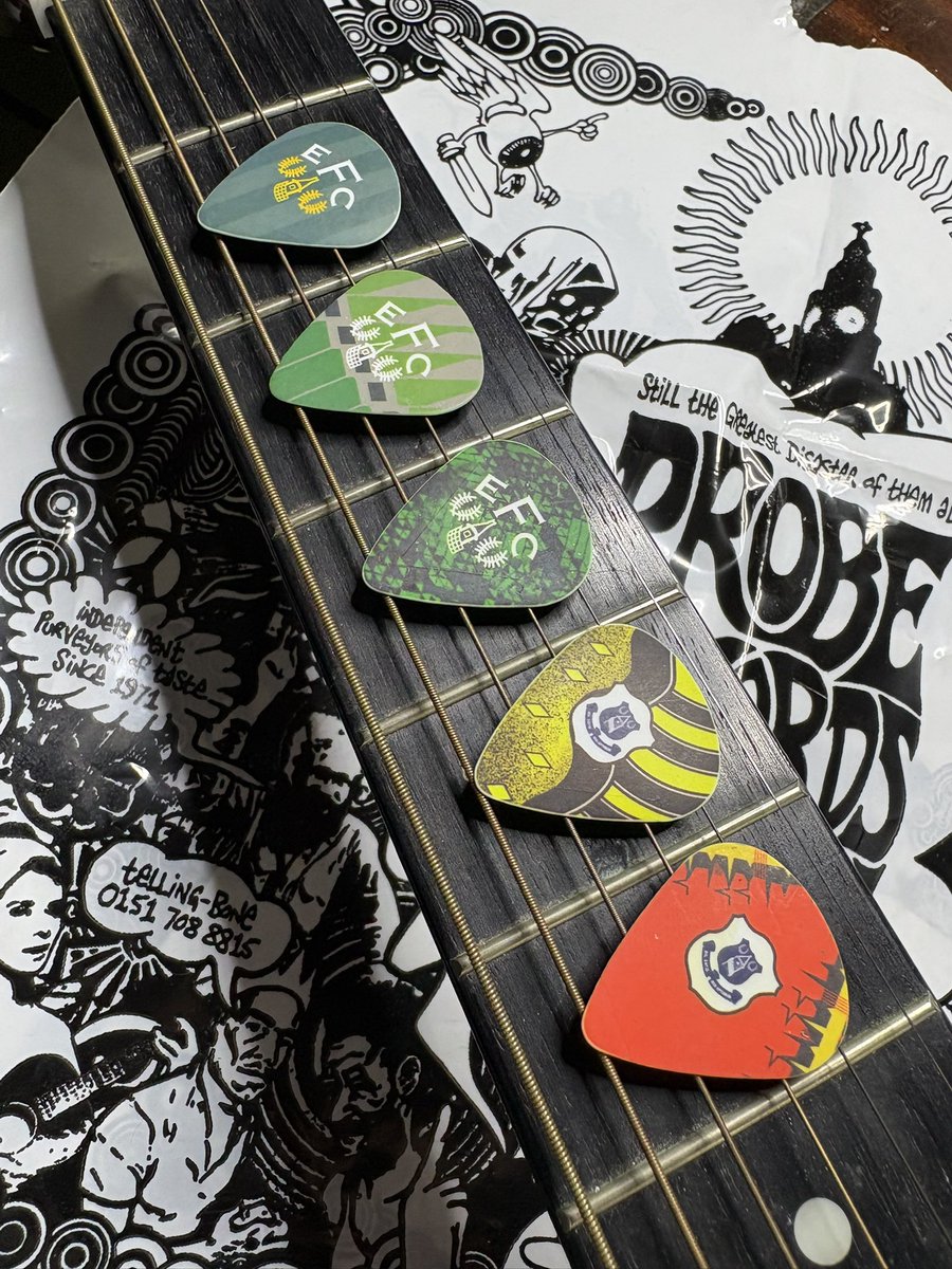 ToffeeArt's tweet image. Launched today… our 0.71 gauge plectrum collections. 

Never mind hopefully singing the blues on Sunday, Evertonians will be playing the blues!

The perfect gift for the guitar-strumming Blues in your life.

#EFC #NewProduct