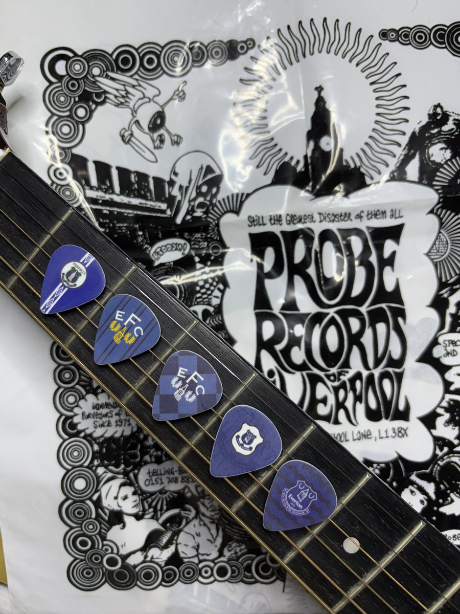 ToffeeArt's tweet image. Launched today… our 0.71 gauge plectrum collections. 

Never mind hopefully singing the blues on Sunday, Evertonians will be playing the blues!

The perfect gift for the guitar-strumming Blues in your life.

#EFC #NewProduct