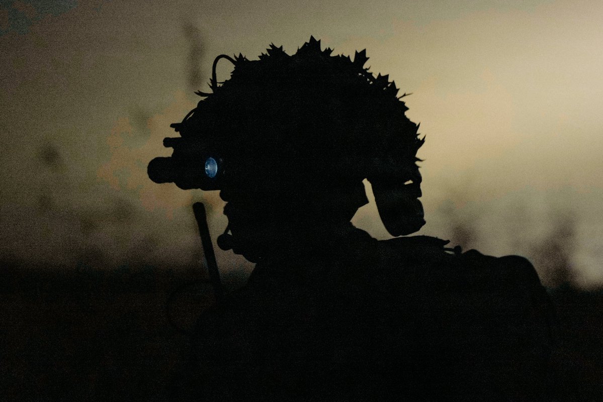 PacificMarines's tweet image. We move in the dark!🌙

#PacificMarines with @Official13thMEU, @1stMEF, execute vertical assault raid training at @MCIWPendletonCA, #California, April 7, 2026.

📸: Cpl. Mary Jenni + LCpl. Fernando Cruz Martinez | @USMC 

@INDOPACOM