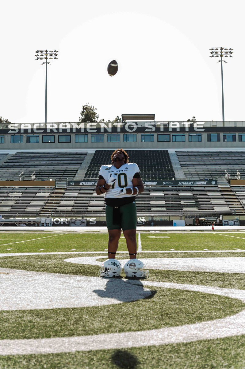 DanielD3Davis's tweet photo. #AGTG Beyond Blessed to have received an offer from Sacramento State University 🐝!! @coachkmr @CoachO60 @CoachKrich79 @Angus_McClure https://t.co/gsIPNMKQE3