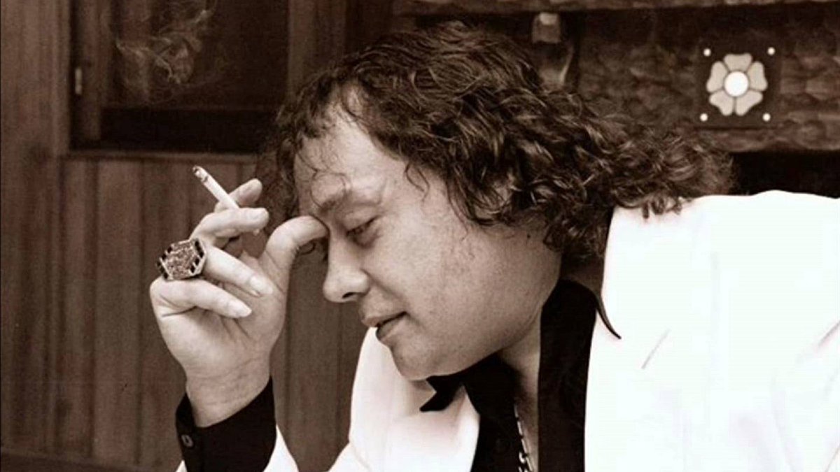 Recién alguien tocó la puerta del depto de al lado y cuando una mujer preguntó desde adentro quién era, un hombre contestó TU MACHO