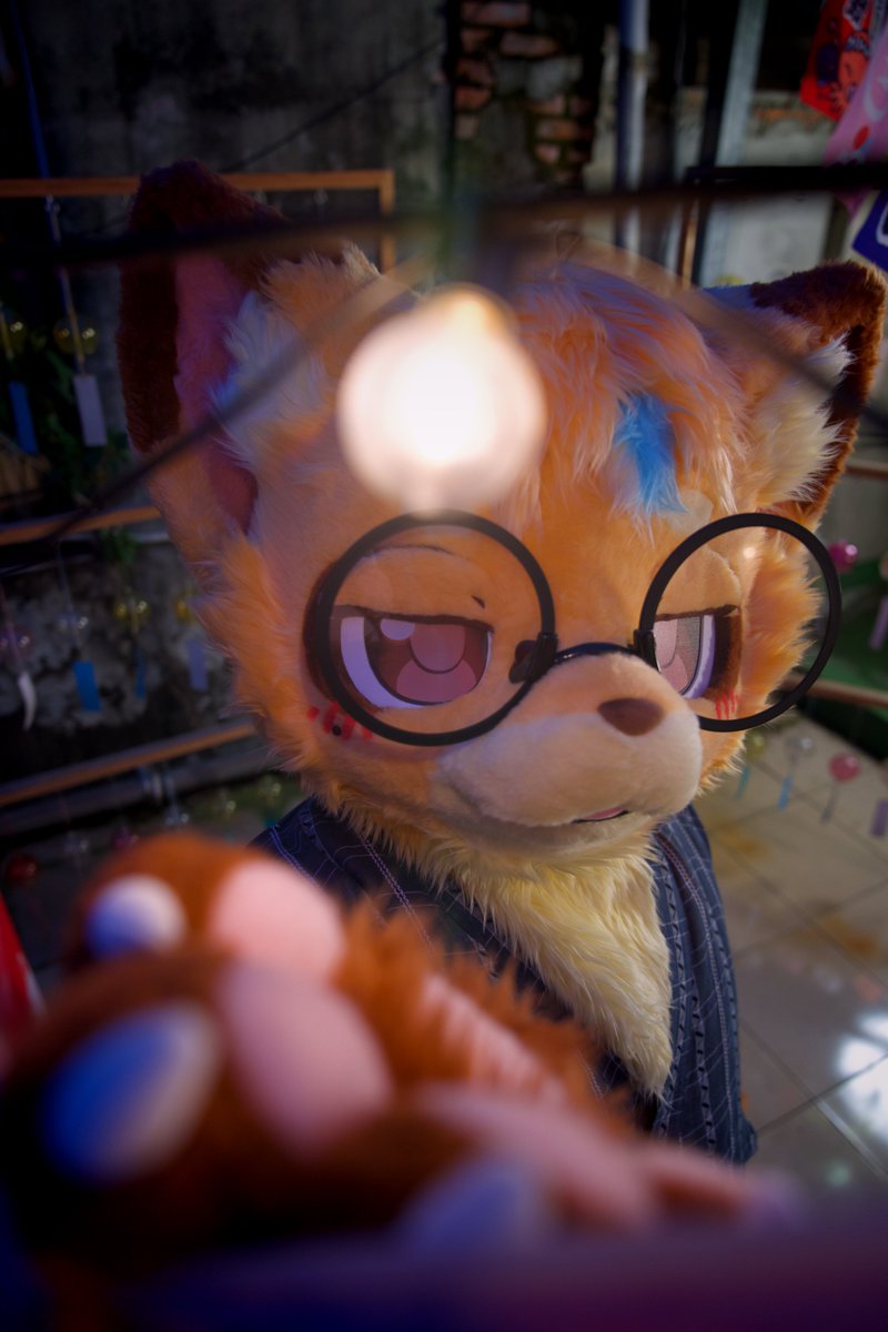 KemoChu's tweet photo. light up! weekend is coming!💡🦊

📸 @HongOrion
🪡 @furmony 
#FursuitsFriday #FursuitFriday #FursuitsEveryday #FursuitEveryday https://t.co/h0ofWUuVFv