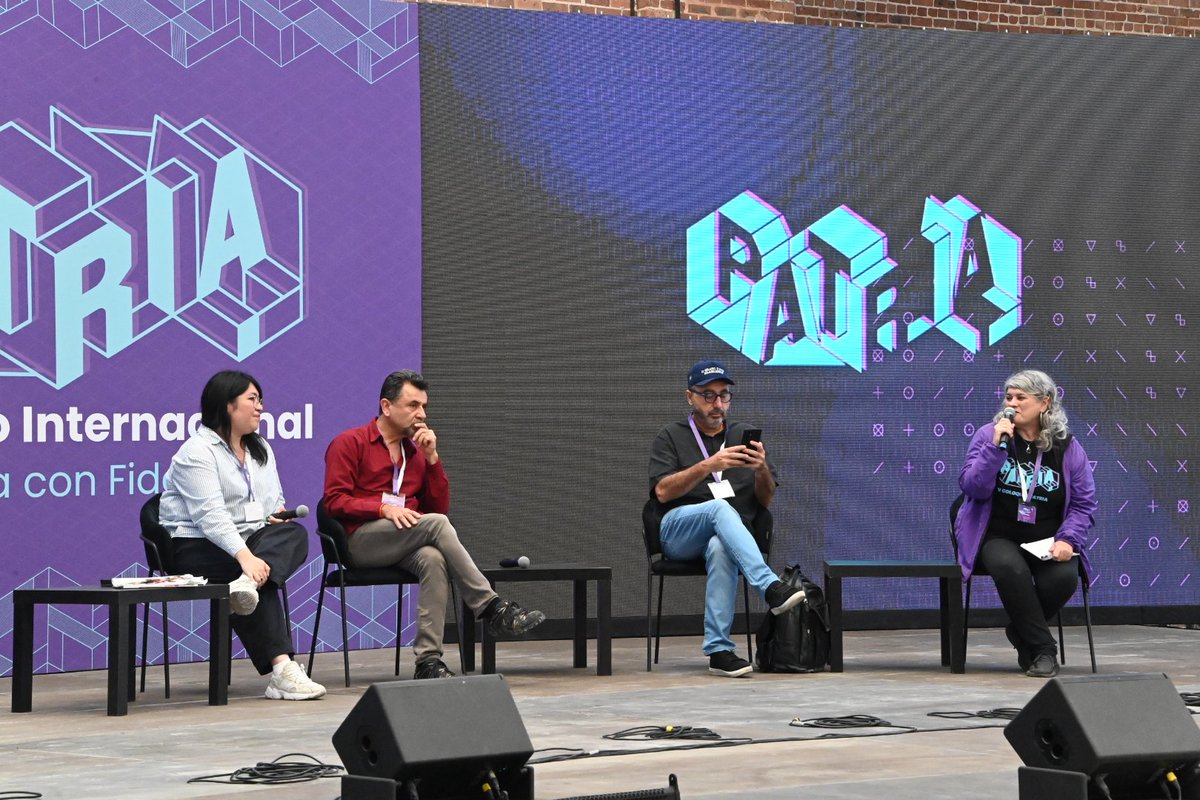 Inspirado en el legado de #Fidel, el V Coloquio Patria, que inició hoy en La Habana, nos sitúa ante el desafío de articular nuestras voces y perfeccionar los modos de hacer comunicación política, como arma de resistencia cultural y defensa de la soberanía. 

#PatriaConFidel