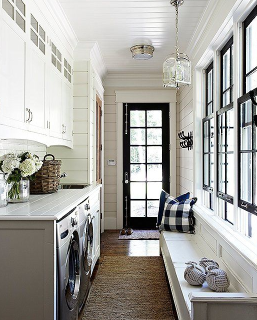 AtlantaHomeTeam's tweet photo. Upgrade your laundry room! Add a mudroom, hang a rod, use light colors, hide appliances, and organize smartly. Get inspired: https://t.co/jdR4MzME4b 🧺✨ https://t.co/dhBmO4wtjh
