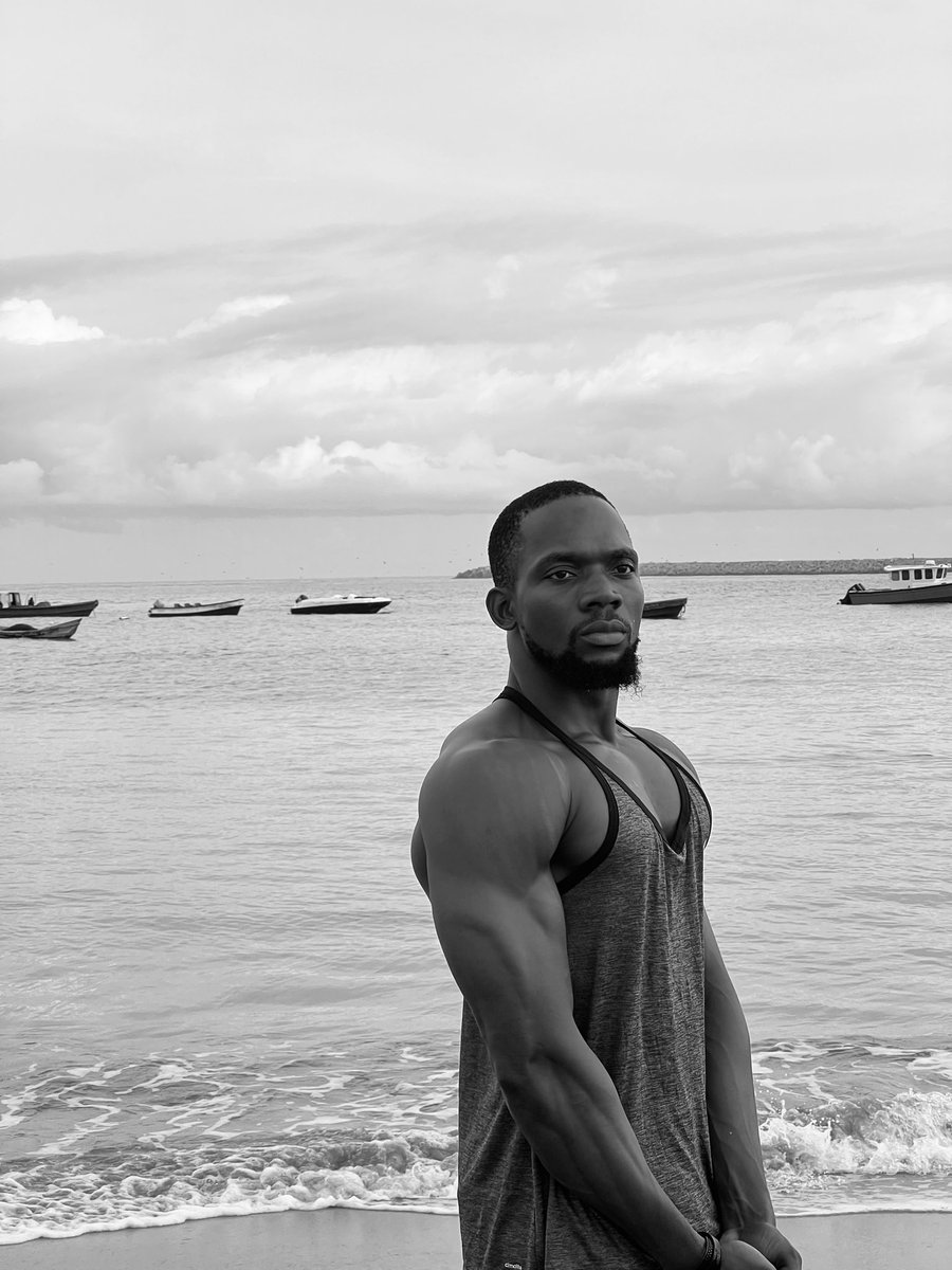 BIG CHRIS tweet media