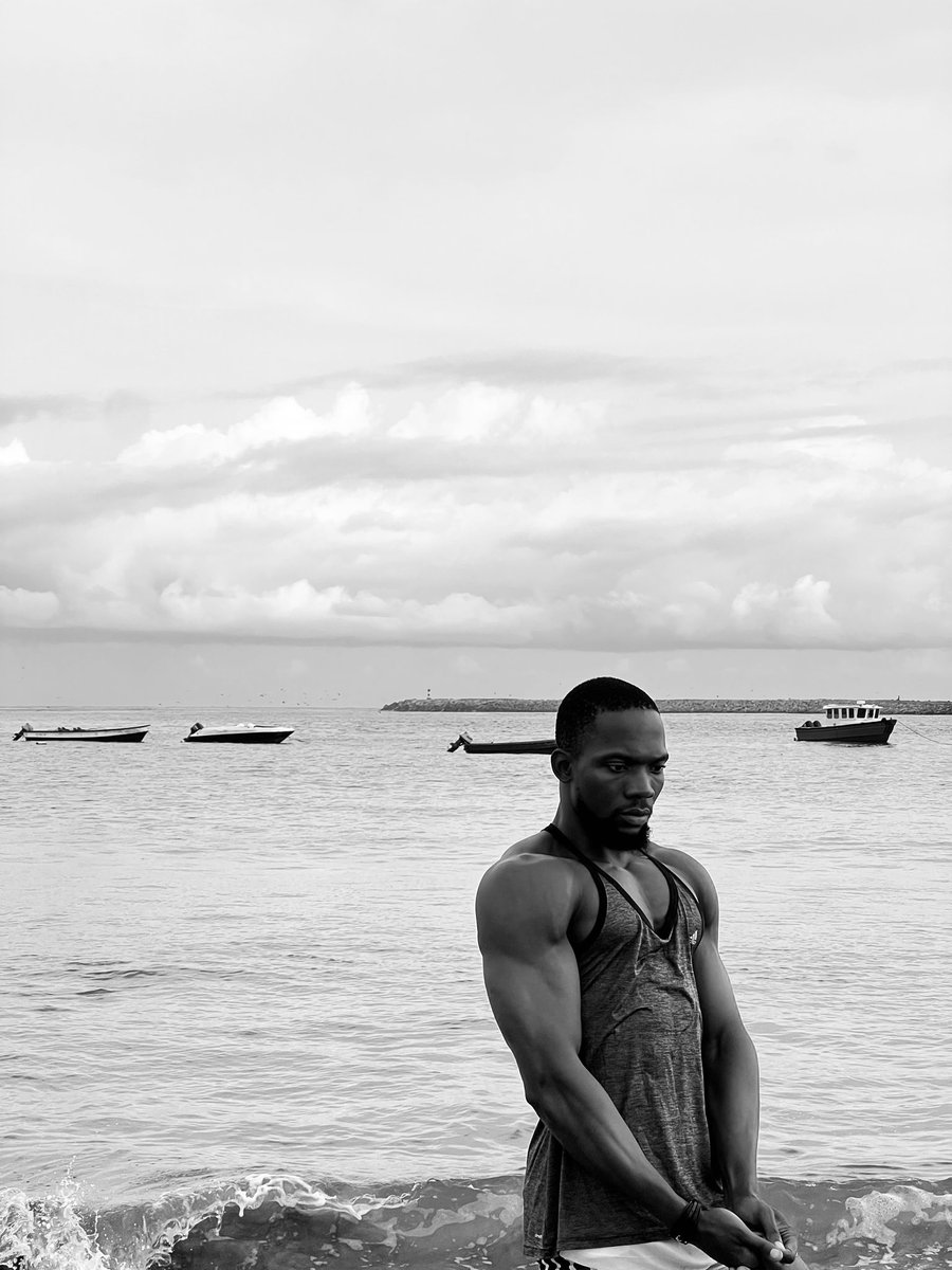 BIG CHRIS tweet media